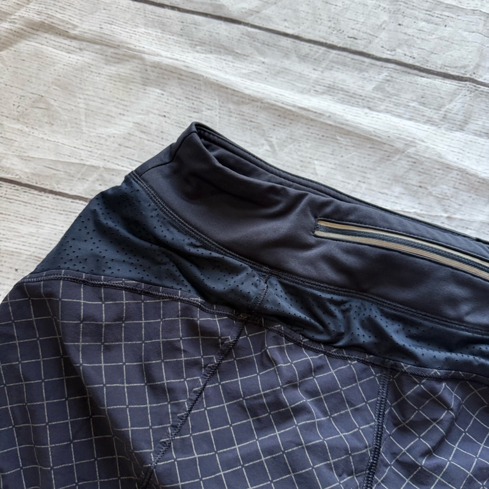 Athleta Size Small Navy Blue Diamond Track This Run Shorts Reflective - Picture 8 of 13